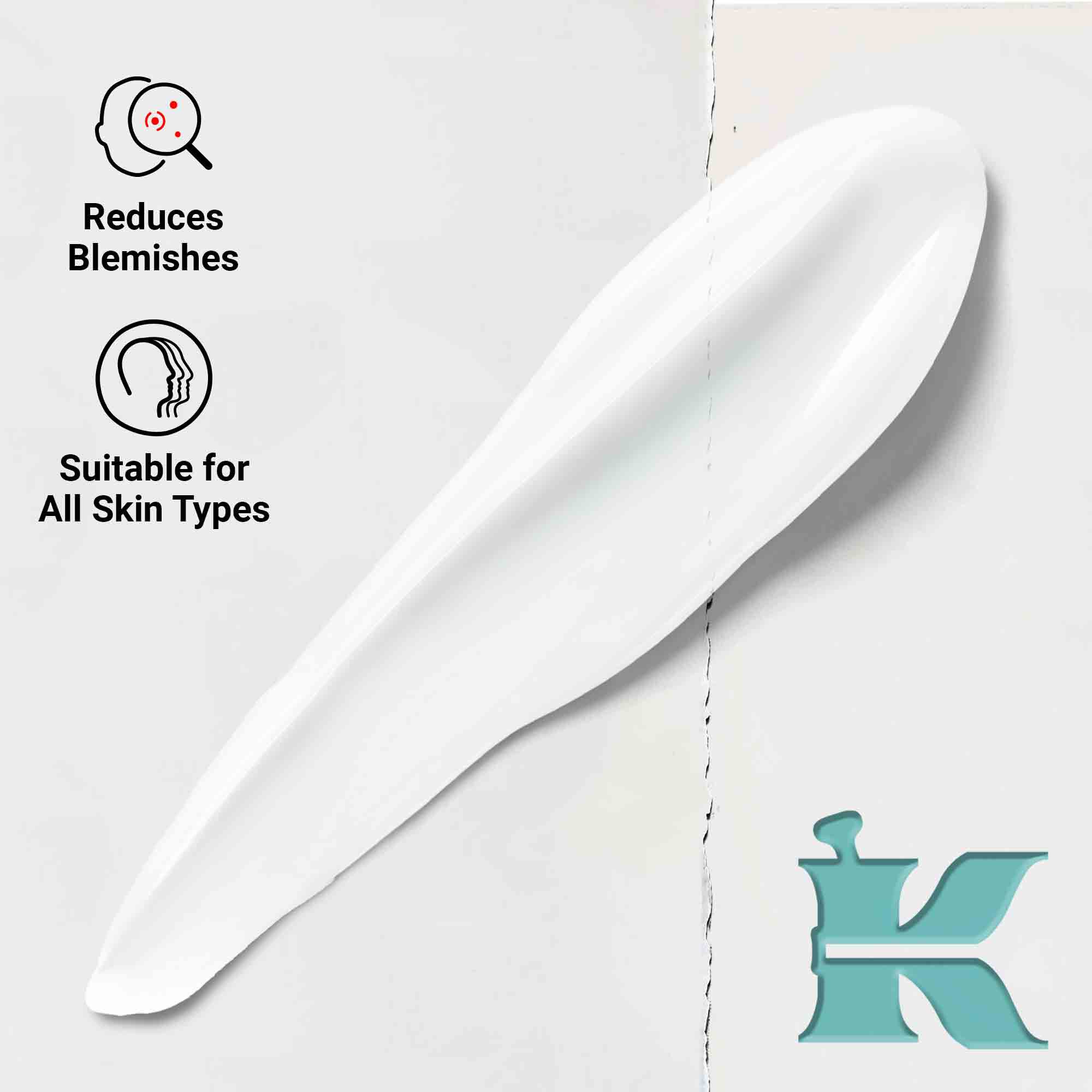 Detail textury Expertly Clear Blemish-Treating & Preventing Lotion ukazujuci kremove zloženie. Text zdorazňuje schopnosť redukovať nedokonalosti a vhodnosť pre všetky typy pleti.