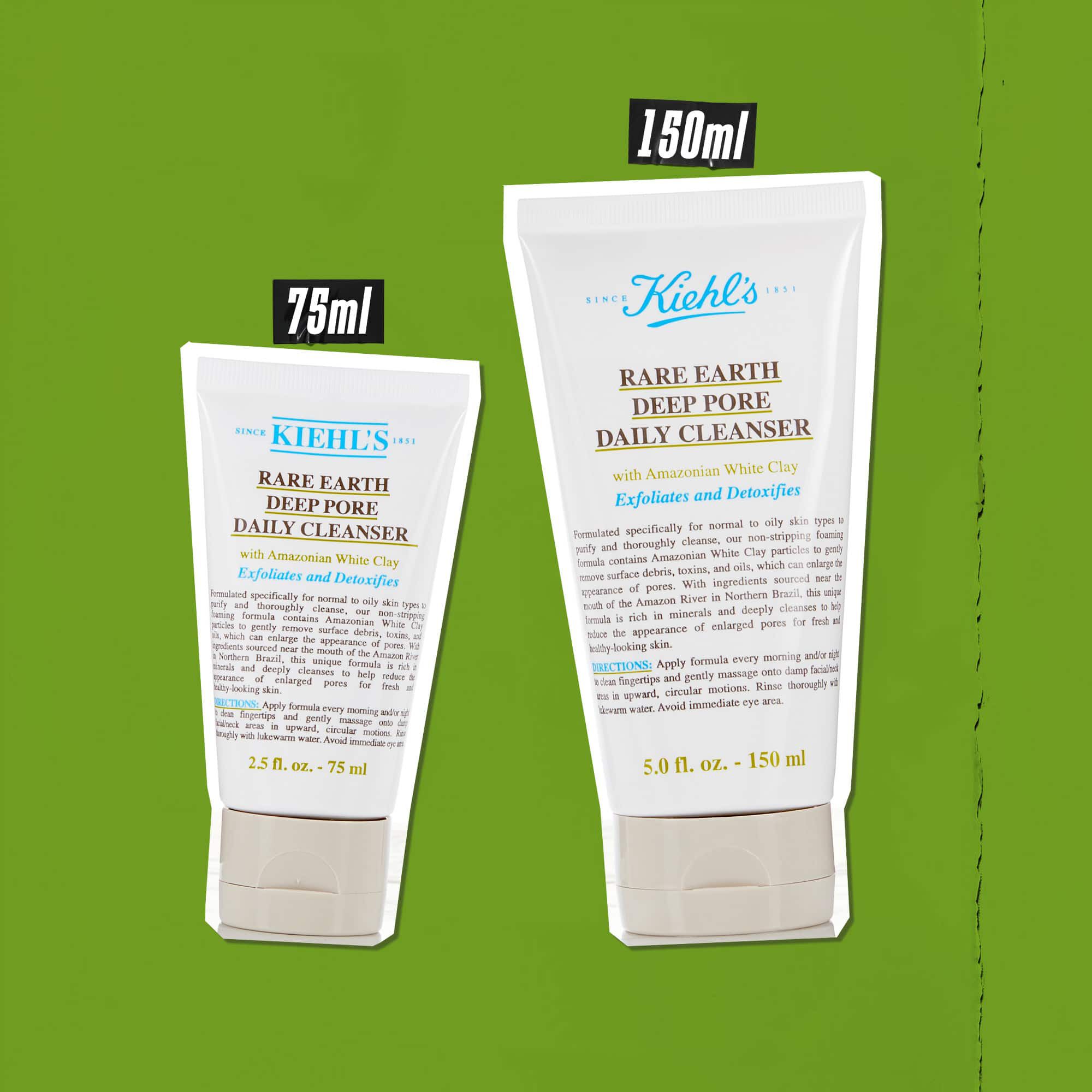 Tri tuby Rare Earth Deep Pore Daily Cleanser v roznych veľkostiach (75 ml, 125 ml, 150 ml) na zelenom pozadi.