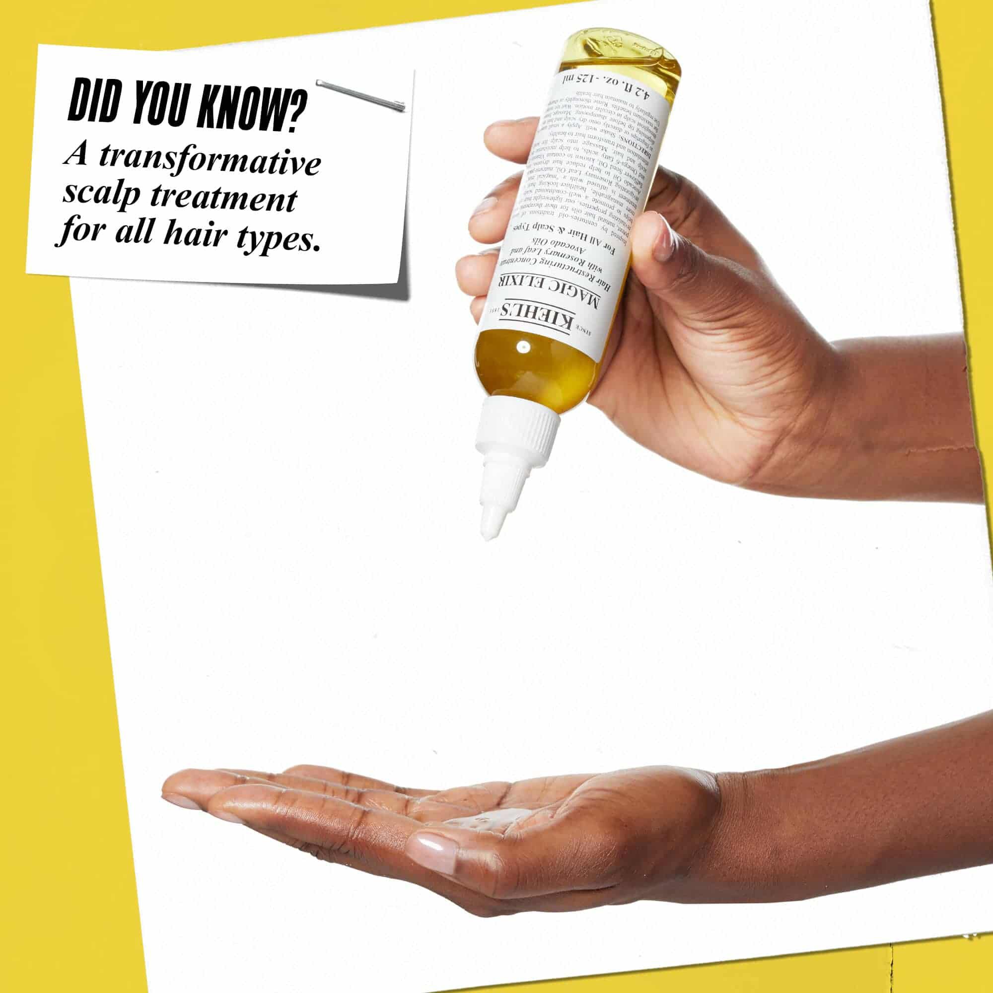 Ruka davkujuca Magic Elixir Hair Oil na druhu ruku. Text znie: „Vedeli ste? Transformativne ošetrenie pokožky hlavy pre všetky typy vlasov.“