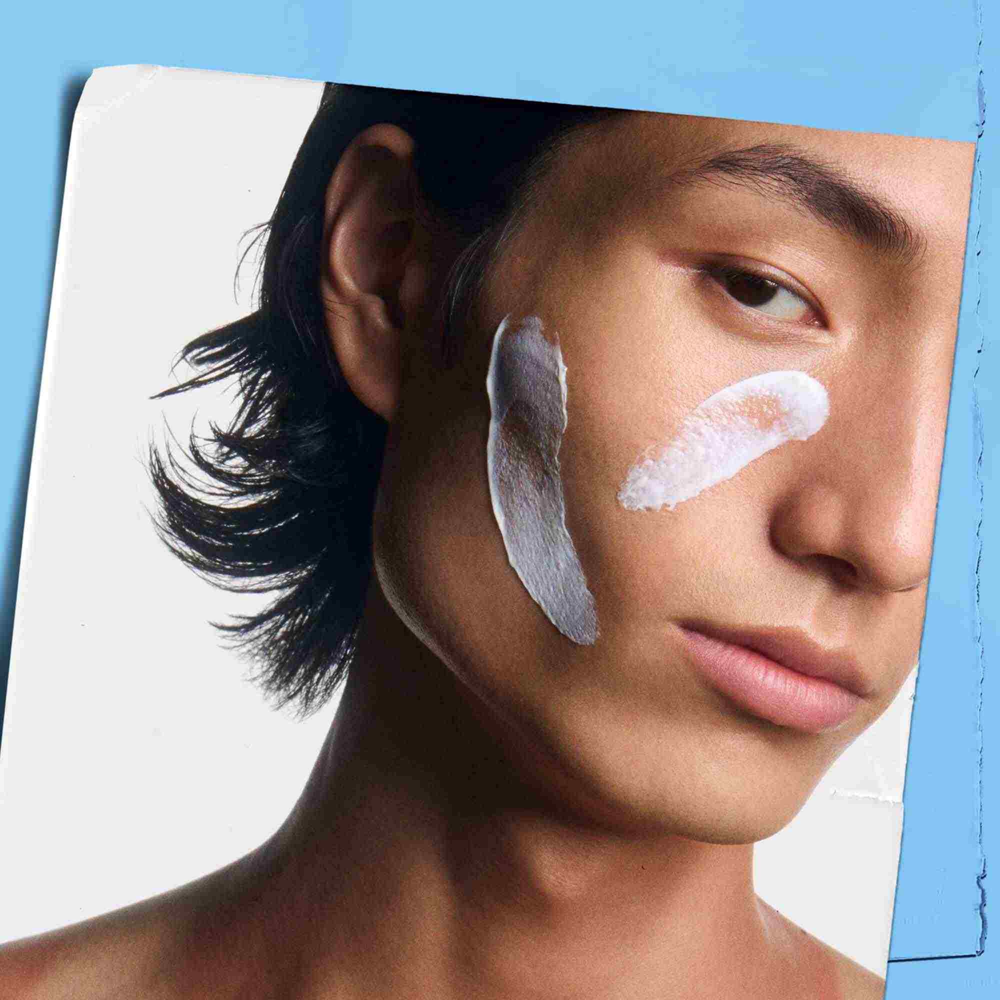 Ultra Facial Cream SPF 30 naneseny na tvar modela.