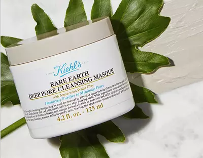 Kiehl's Rare Earth hlboka čistiaca maska v bielej nadobe s rozmermi 125 ml, na čistiace učely pleti.